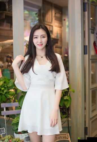 探索 CEKE 美女 BNДeo：美丽与智慧的结合